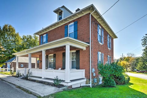 Ligonier Vacation Rental | 4BR | 3.5BA | 2,352 Sq Ft | Step Required