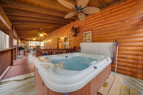 Broken Bow Vacation Rental | 3BR | 3.5BA | 1,800 Sq Ft | Stairs Required