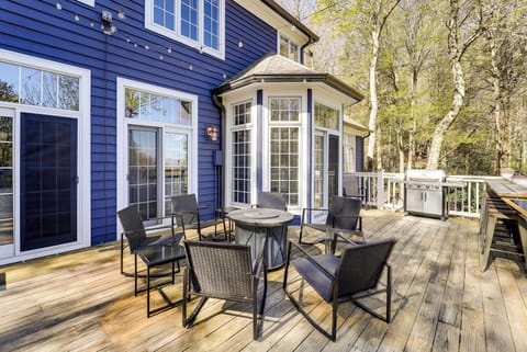 Furnished Deck | Gas Grill