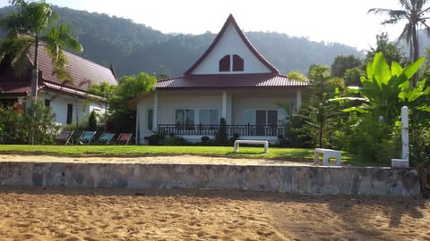 Peony 3 Bedroom Beach Front Villa