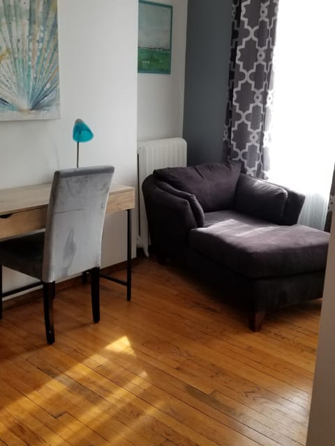 Additional lounging area and workstation