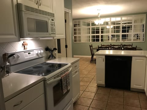 Full sized kitchen