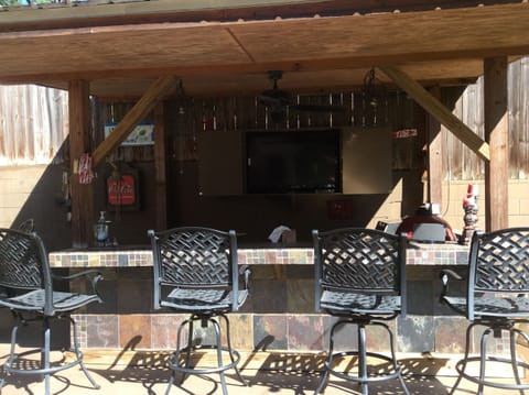 Bar with grill,smoker and frig