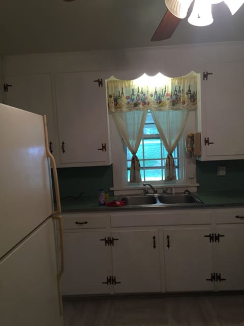 country kitchen, fully equipped