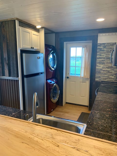 looking towards kitchen