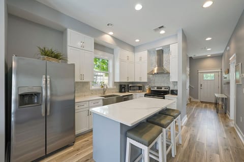 Casa Blanca - Miramar Beach - Kitchen