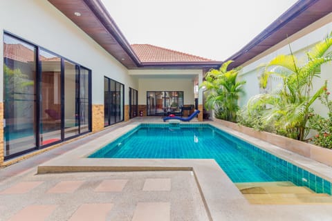 Pattaya Crystal Pool villa 40