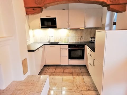 Fully fitted kitchen