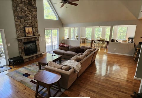 Living Room with fireplace