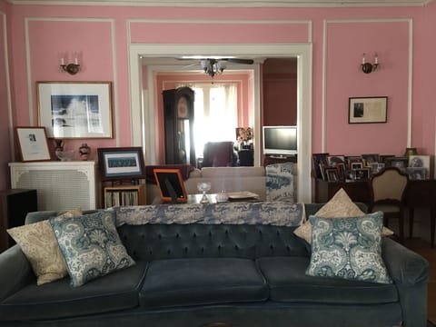 Livingroom - Looking toward TV Foyer