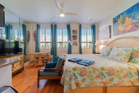 Fresh linens, 2 pillows, king bed, ceiling fan, Smart TV, Lounge chair