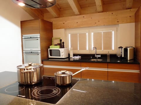 Fully equipped kitchen.