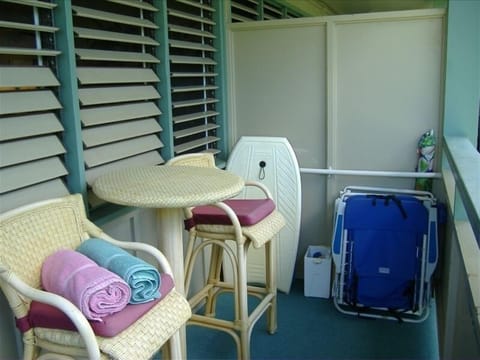 On the Lanai everything necessary for Beach Days. Outside Eating Table.