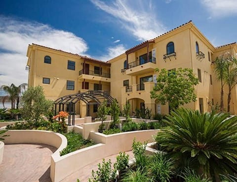 Sunny Ventura!  Private, safe, enclosed complex w fireplaces, patios, BBQ area.
