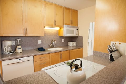 Updated Kitchen Cabinets and Counters Nani Kai Hale 302