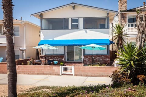 This rental is the upstairs - the downstairs and patio is VRBO #19311