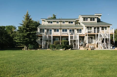 Beautiful, Lake Front Property!
