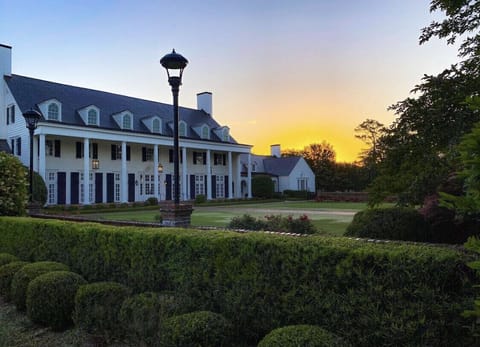 Pine Lakes Country Club and Golf course is also minutes away! 🏌️‍♀️ 