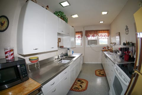 Kitchen - Full kitchen upstairs