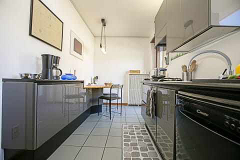 The well equipped kitchen with dishwasher, cooker hob, oven, washing machine