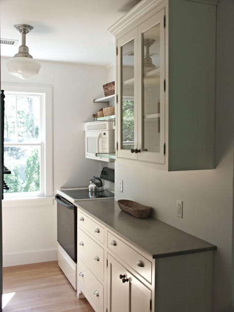 The ideal vacation kitchen, sparking white and fully appointed