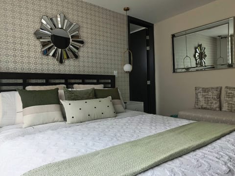 DORMITORIO PRINCIPAL - Cama Queen - TV Smart - Baño completo