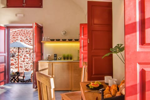 Fully equipped kitchenette