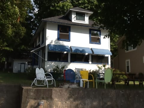 Comfy sitting chairs