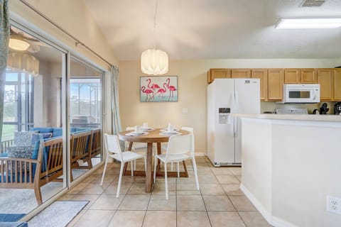 Our second dining area is a round table that can seat 4-6. New 2024.