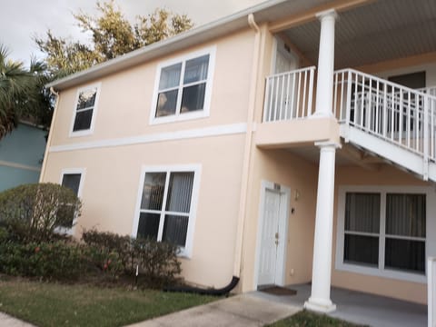 1650 sqft big 4-bedroom apartment with lake view