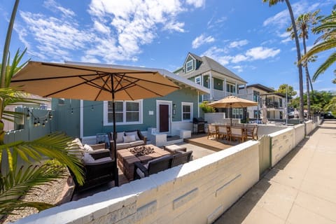 Front patio w/ outdoor dining, bbq grill, and firepit