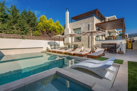 Welcome to Amara Villa I, just 100m away from a sandy beach!