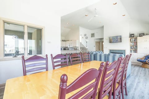 Top-Level Dining Room with Table (seats 8)