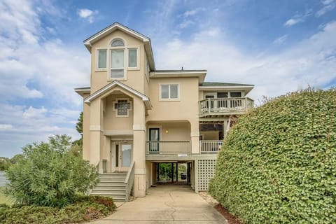 Front Exterior of Slam Dunk