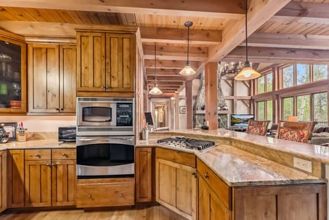 Fully stocked kitchen perfect for cooking your favorite meals!