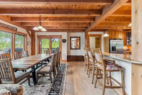 Plenty of dining space for your whole group.