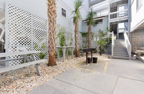 Common Area with Grill and Picnic Area