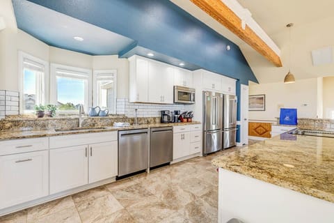 Top-Level Kitchen with Bar (seats 7)