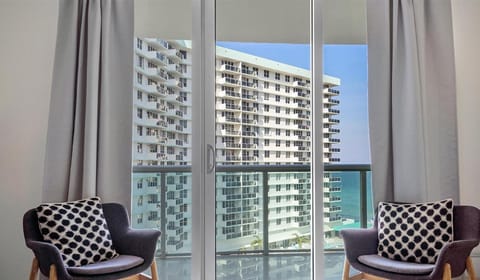 Ocean view 2 bedroom rental Tides 8th floor Miami (7816)