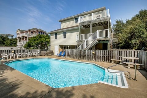 Rear Exterior of Duck Dream II