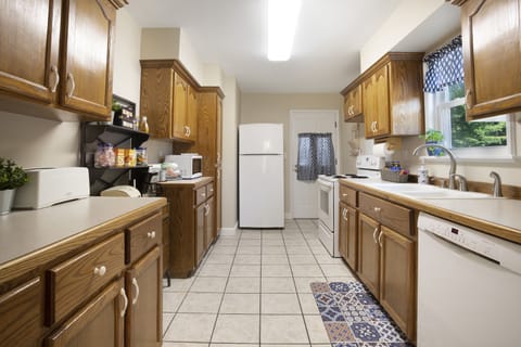 Dishwasher, Microwave, Toaster, Coffee Pot, 4 burner stove, oven, updated 