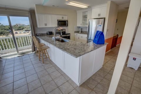 Top-Level Kitchen with Bar (seats 2)