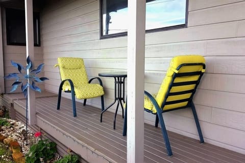 A nice area to relax at the front