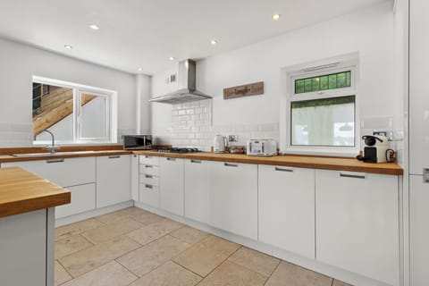 Luxury Cottage, Sea Views