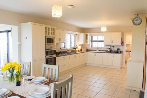 Large Open Plan Kitchen