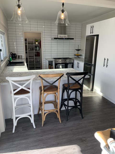 Chefs kitchen with double oven, dishwasher, full fridge freezer (1 of 2)