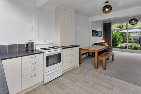 Kitchen/Dining area through to Lounge