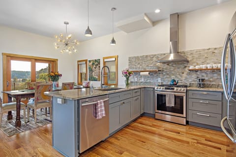 32 Upstream Bachelorette Oasis Second floor (2)