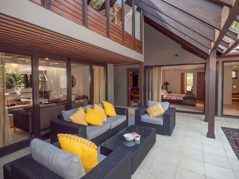 All weather under tinted glass outdoor seating.