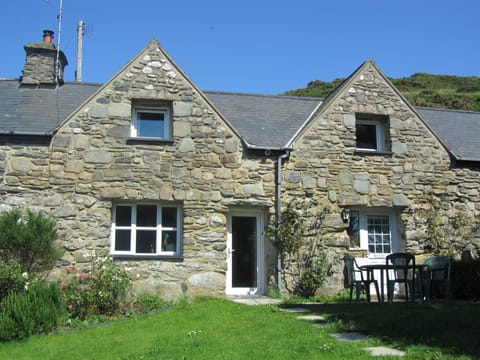 Looking at the front of Llonydd from the entrance